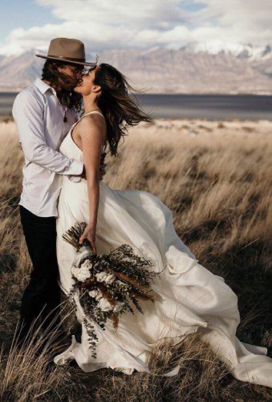 Best 50 Romantic Wedding Couple Poses To Bookmark