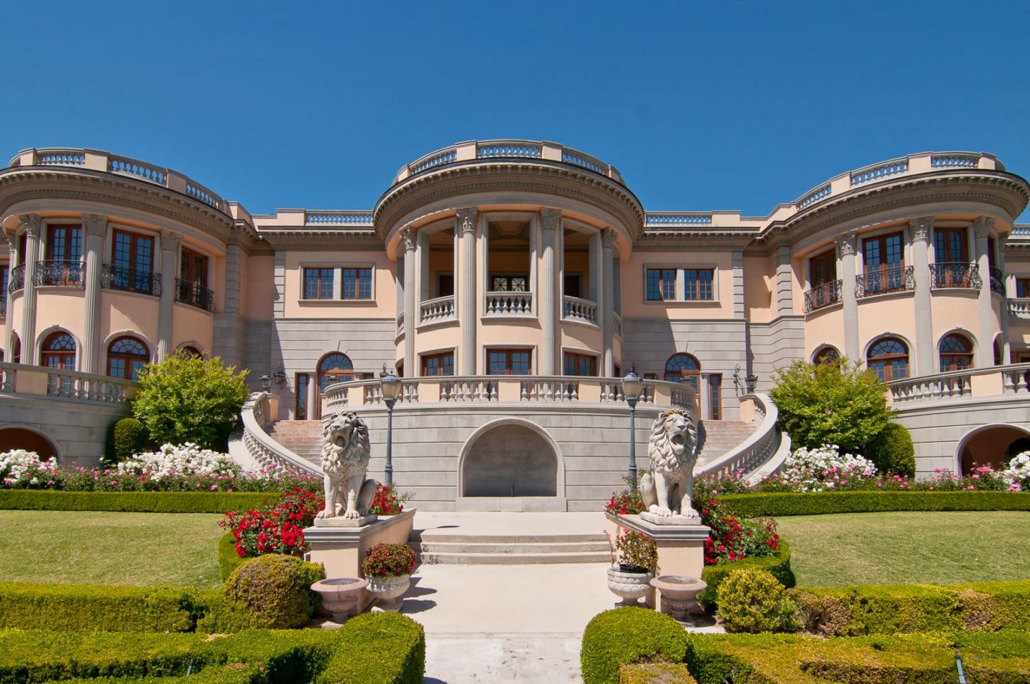 Pasadena Princess® Wedding Estates