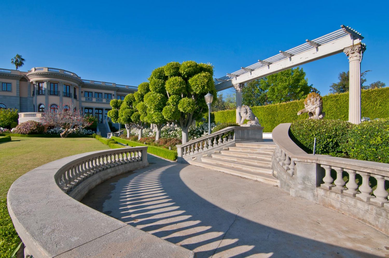 Pasadena Princess® Wedding Estates